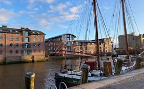 Simmerdeis Am Hafen